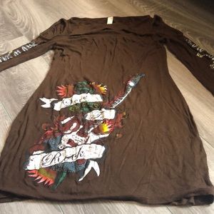 Brown log top with graphic bling